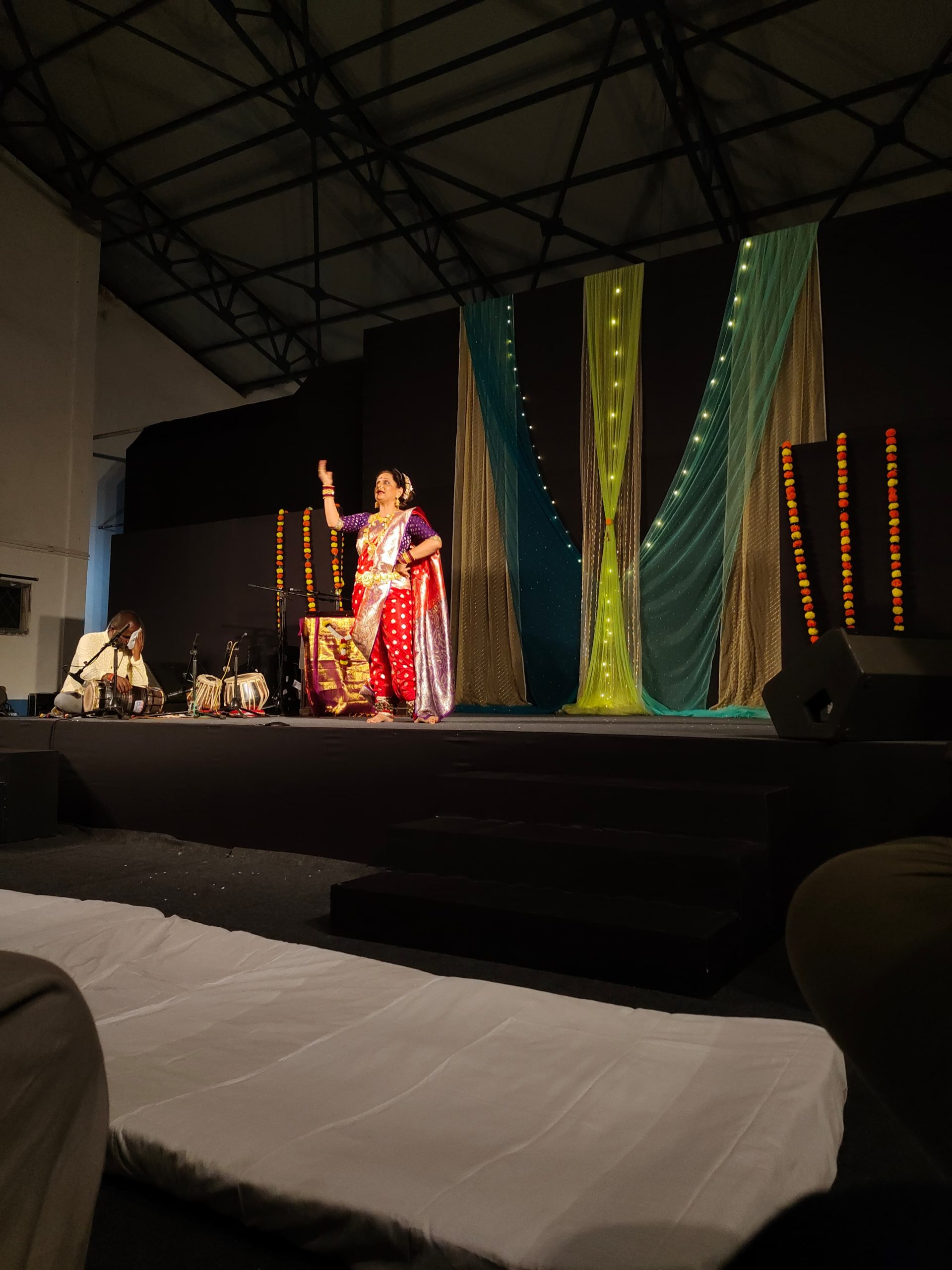 Between the Stage and the Streets : A Reflection on Women’s Dance and Identity